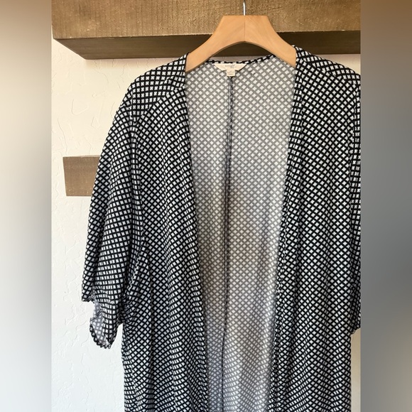 Terra and Sky|Women’s Polka Dot short sleeve open front Kimono in dark blue•••2X - Picture 2 of 9